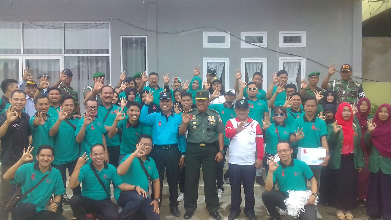 Turun ke Jalan Bagikan Pita dan Brosur, Kodim 0314/Inhil Sosialisasikan Bahaya HIV-AIDS