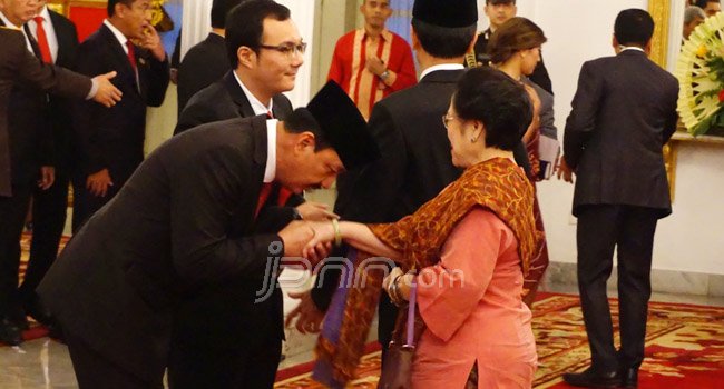 Usai Dilantik Jadi Kepala BIN, BG Cium Tangan Megawati