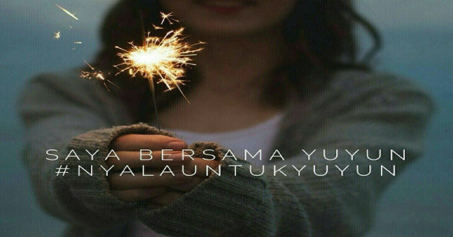 Usai Menjalani Persidangan, Terdakwa Bersimpuh Kaki Ibunda Yuyun