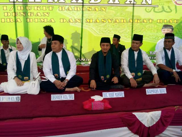 Ust Yusuf Mansyur Memberikan Ceramah dalam Buka Bersama di Korem 031/Wirabima