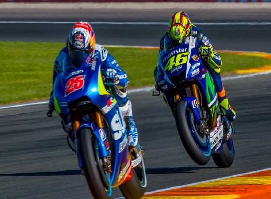 Vinales Juara GP Inggris, Rossi Diasapi Crutchlow