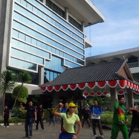 Wow..Bos-Bos Bank Rupanya Bisa Goyang Zumba Juga??..