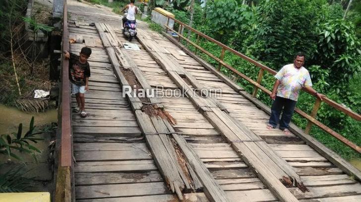 Jembatan di Tambusai Rusak, Auzar Muktar: Pihak Terkait Jangan Menutup Mata