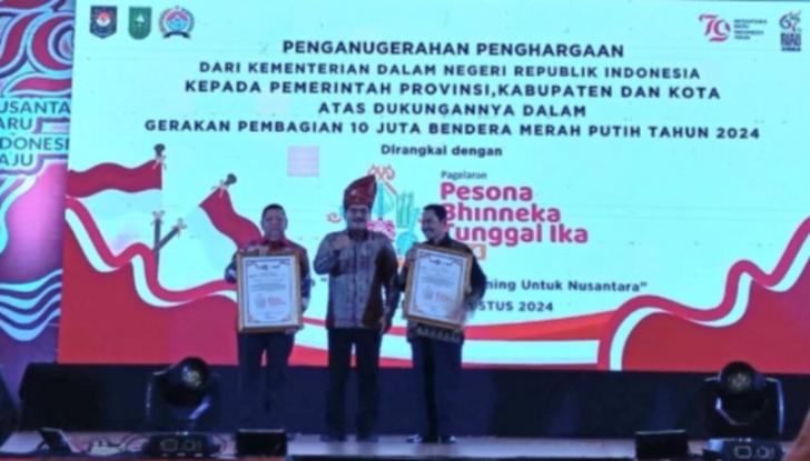 Pagelaran Pesona Bhineka Tunggal Ika, Pemprov Riau Terima Penghargaan dari Kemendagri RI