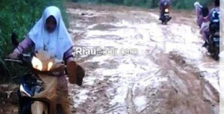 Puluhan Tahun Jalan Bagansinembah Utara Tak Tersentuh Pembangunan