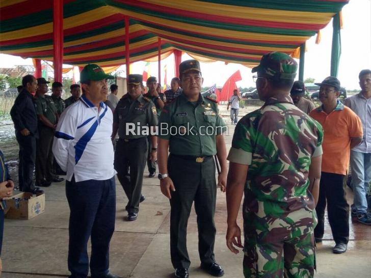 H-3 Kedatangan Panglima TNI, Danrem 031/WB Tinjau Lokasi Penanaman Padi Perdana di Bungaraya