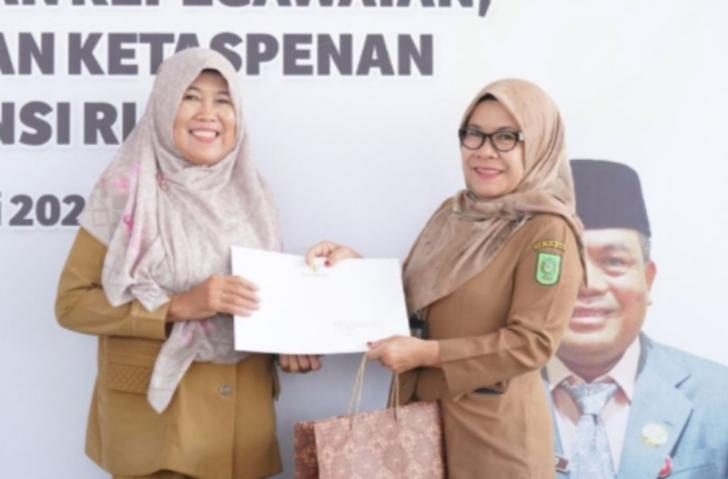 45 PNS Provinsi Riau Terima Surat Keputusan Pensiun