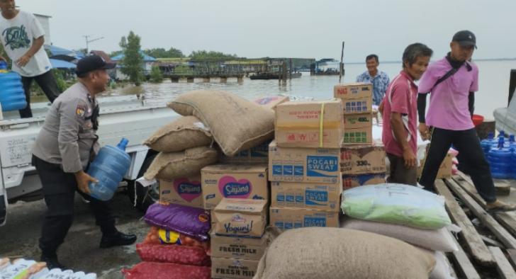 Bangun Kondusifitas, TNI - Polri Sambang Buruh untuk Pilkada Damai