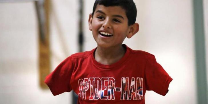 Bocah Suriah ini Kehilangan Kedua Lengannya Akibat Perang, Berikut Kisahnya