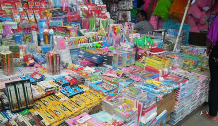 Akhir Liburan Sekolah, Toko Buku di Pekanbaru Diserbu Pembeli