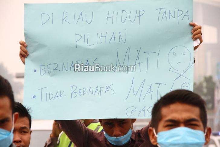 Oalah, Gambut Terbakar RAPP Cari Perhatian Bantu Masker untuk Pelajar Riau