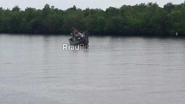 Sampan Terbalik di Perairan Rupat, Satu Hilang, Tiga Lainnya Selamat