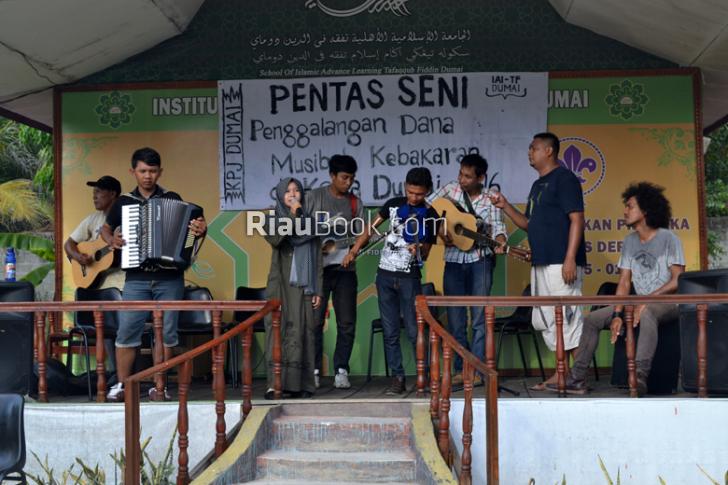 Dendangan Musisi Jalan Membuat Robek Kantong Mahasiswa IAI Tafaqquh Fiddin Dumai