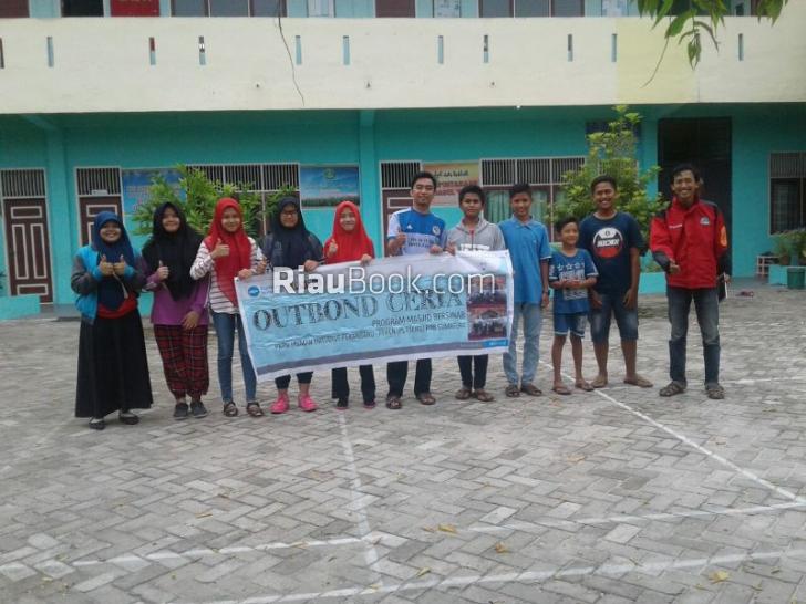 Tingkatkan Potensi Anak, Tim Masjid Bersinar Gelar Outbound dan Nonton Bareng