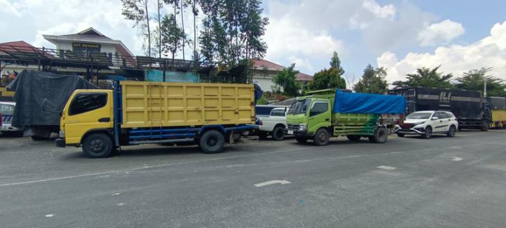 Polisi Tangkap Bos Kayu Asal Pekanbaru, Sita Dua Truk Bermuatan 12 Kubik Ilog