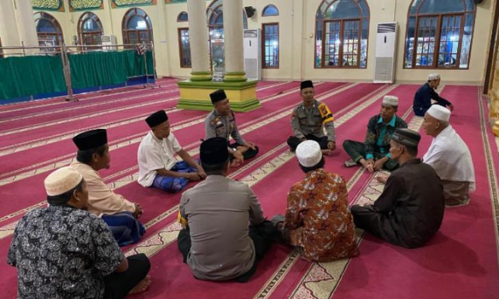 Polsek Pangkalan Kuras Laksanakan Kegiatan Gerakan Subuh di Masjid