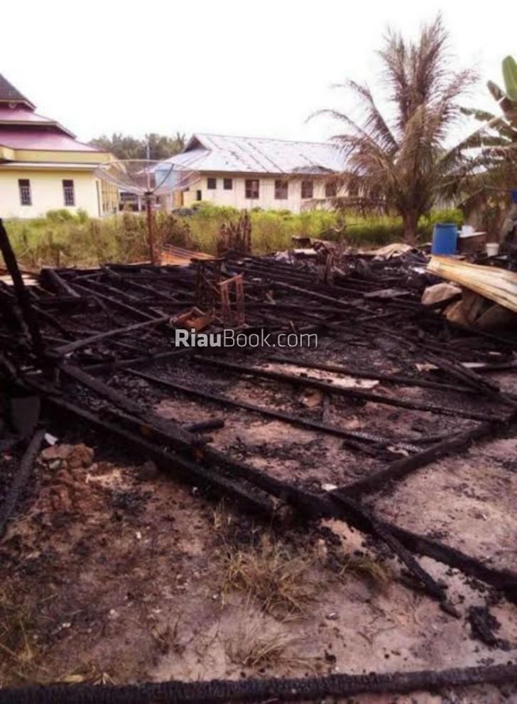 Diduga Korsleting Listrik, Rumah Warga Sungai Apit Rata dengan Tanah