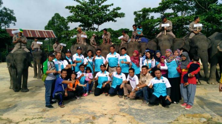 Siapa Bapak Angkat Gajah Sumatera?