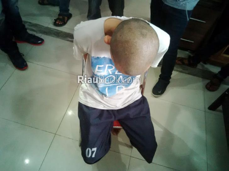 Tukang Ketik Notaris di Dumai Menggelitik 'Anu' Bocah Laki-laki