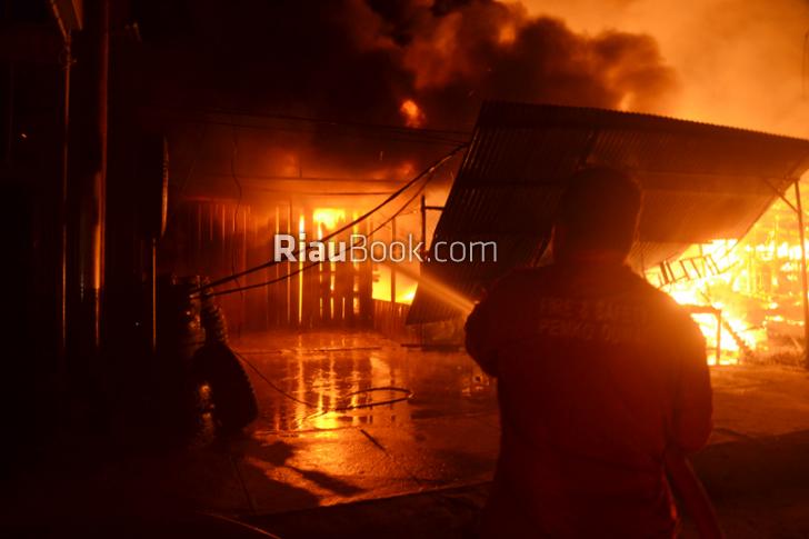 Bum... Terdengar Ledakan Saat Awal Kebakaran Terjadi di Dumai