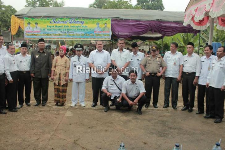 Kades Aur Cina Dilantik, Bupati Yopi : Utamakan Kepentingan Rakyat
