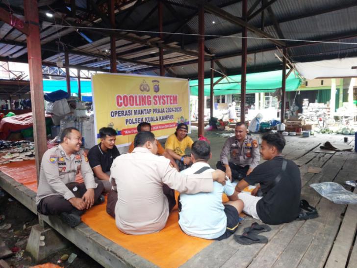 Polsek Kuala Kampar Sampaikan Pesan Kamtibmas kepada Pedagang Pasar Minggu