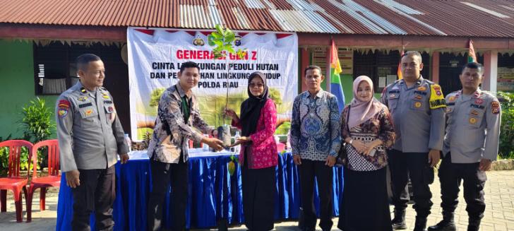 Polda Riau Kenalkan Green Policing di SMK YKWI, Mendidik dan Menginspirasi Generasi Z untuk Menjaga Kelestarian Lingkungan