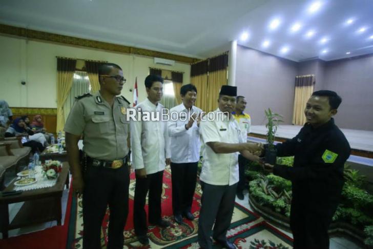 IKAHIMBI Tanam 1000 Pohon Mangrove di Sungai Apit
