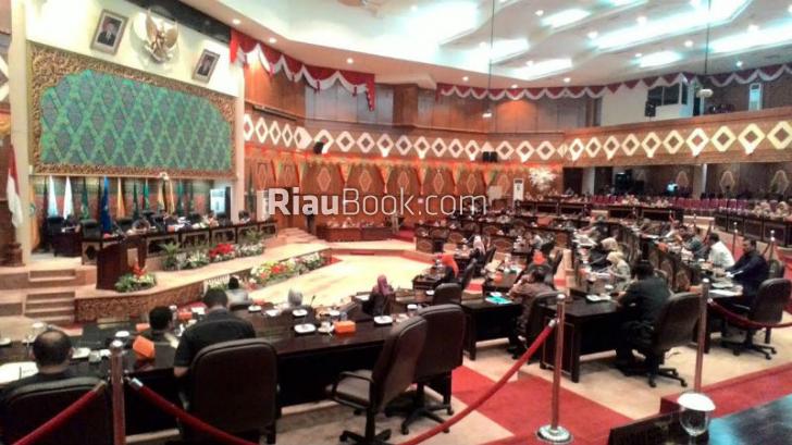 Pembangunan Sekolah dan Jalan Masuk Pembahasan dalam Paripurna
