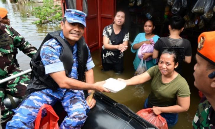 Danlanud Dirikan Posko Darurat Korban Banjir di Rumbai