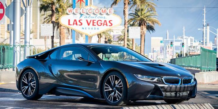 Ini Sedan Mewah BMW, Bodinya Aduhai Pas Godain Wanita