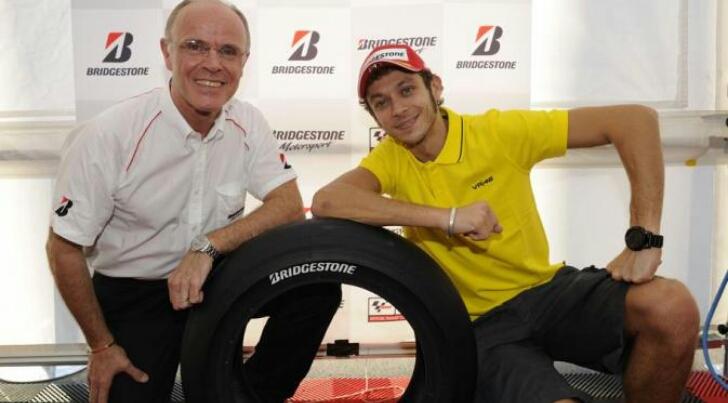 Valentino Rossi Sedih Berpisah dengan Brigedstone