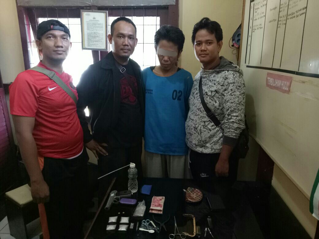 1 Senjata Softgun Ikut Tertangkap Saat Penggerebekan Narkoba di Jalan Cendana Tembilahan
