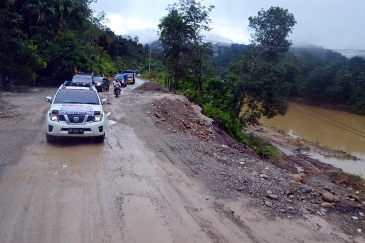 Pengemudi Dari Riau yang Ingin ke Sumbar Harus Waspada