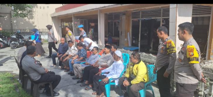 Polri Hadir Bersama Masyarakat Kelurahan  Kota Tinggi dalam Agenda 'Minggu Kasih'