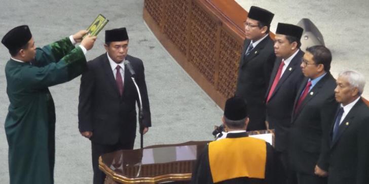 Hanya Dihadiri 2 Anggota PDIP, Pelantikan Ade Komaruddin Dihujani Protes dan Interupsi
