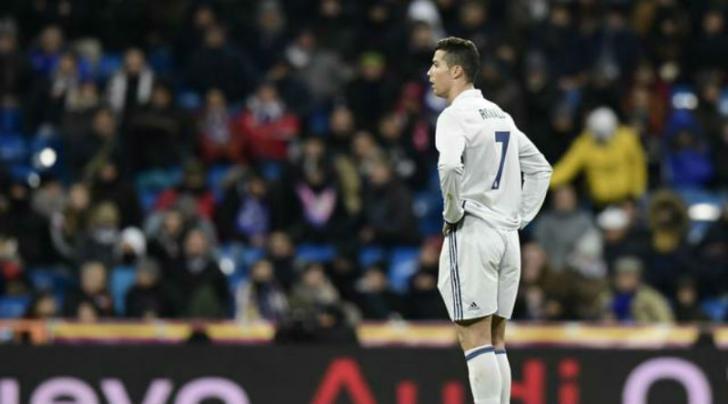 Cristiano Ronaldo Dapat Siulan dari Suporter