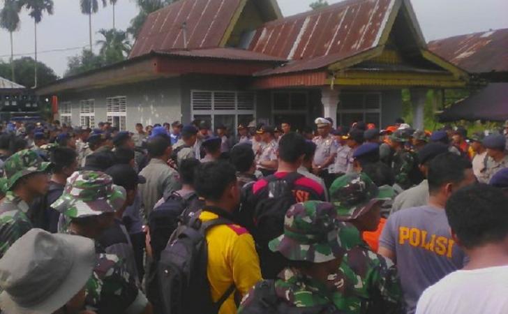 Tim Gabungan 'Keroyok' Sekat Kanal di Kampar Riau