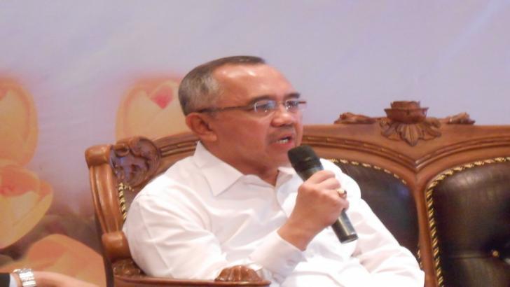 5 Tahun Kuliah di UNS, Plt Gubernur Riau Jadi Alumni Terbaik, Andi: Bak Air Mengalir Saja