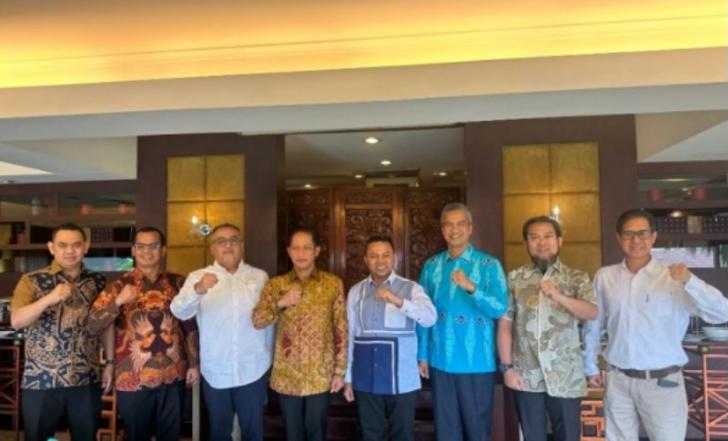 Bertemu Menteri Hanif, Gubri Abdul Wahid Bahas Soal Lingkungan Hidup