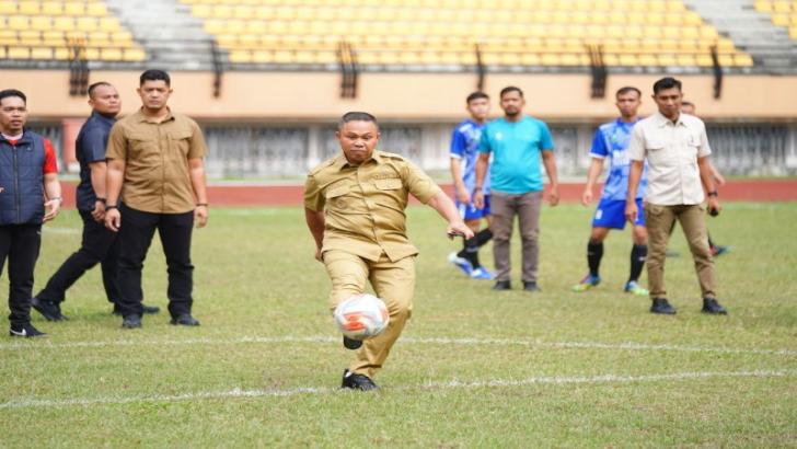 Gubernur Wahid Buka Turnamen Mini Spccer Antar-OPD Rayakan HUT Riau