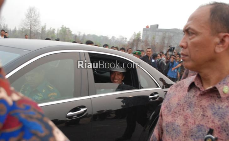Jokowi Pergi, Sumatera Kembali Dikepung Titik Panas dan Riau Berasap