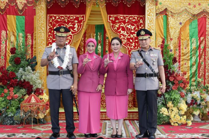 Kental Nuansa Melayu, Kapolda Riau Irjen Pol Arman Achdiat Awali Tugas dengan Tepuk Tepung Tawar