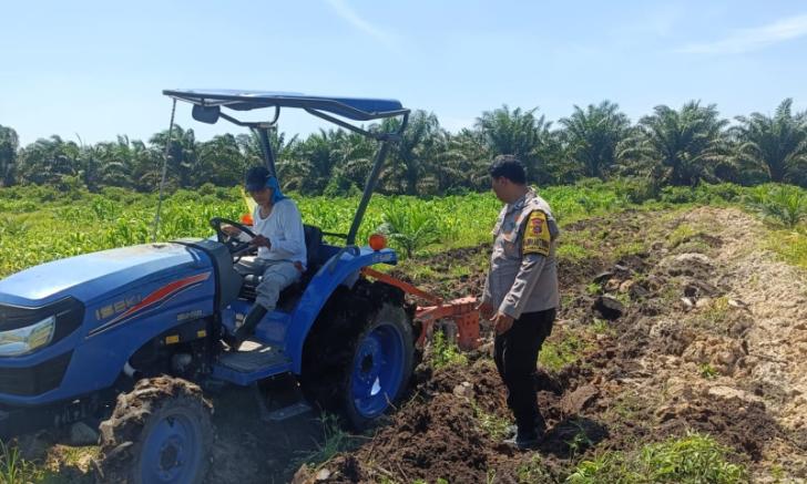 Polsek Kandis Kawal Pengolahan Lahan Jagung Kuartal III, Dukung Swasembada Pangan Nasional