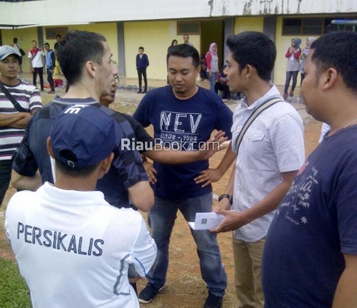 Usai Main, Petugas Imigrasi Minta Dua Pemain Asing Tunjukkan Paspor