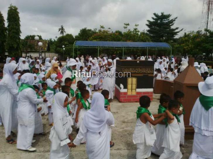 Tanamkan Semangat Berhaji, Ratusan Anak di Bengkalis Latihan Manasik