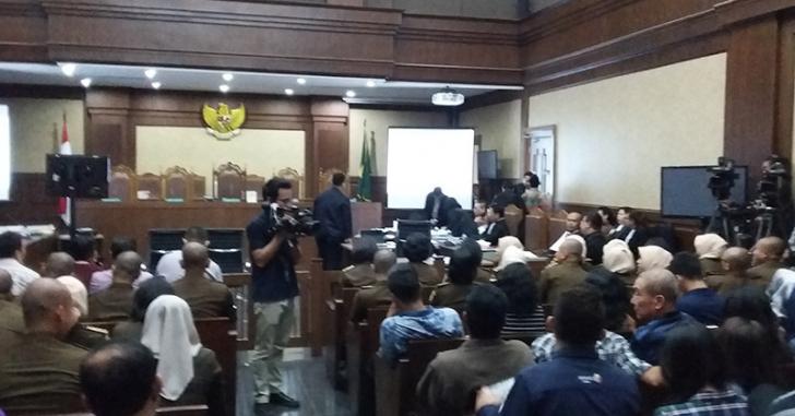 Mengejutkan, Proyektor Terbakar Sebelum Sidang Jessica Digelar
