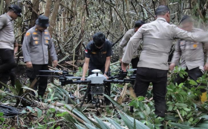 Polda Riau Gunakan X Fire dan Drone Tangani Karhutla Siak, Lima Titik Api Berhasil Dipadamkan