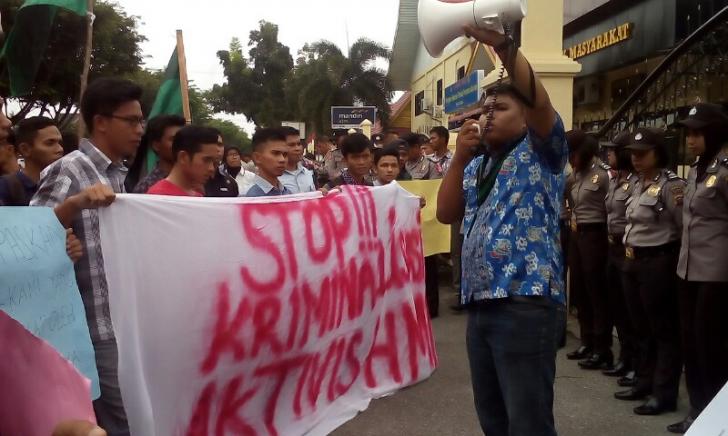 Ini Tuntutan HMI Cabang Pekanbaru Saat Unjuk Rasa Depan Mapolda Riau