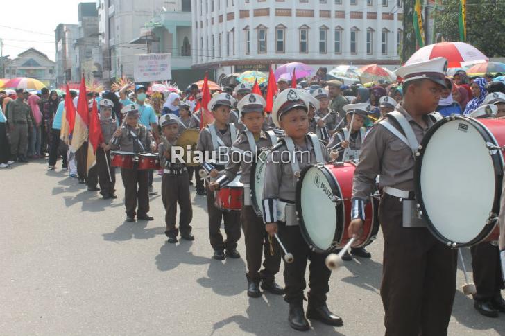 Polisi Cilik Meriahkan Karnaval Hut RI di Rokan Hilir